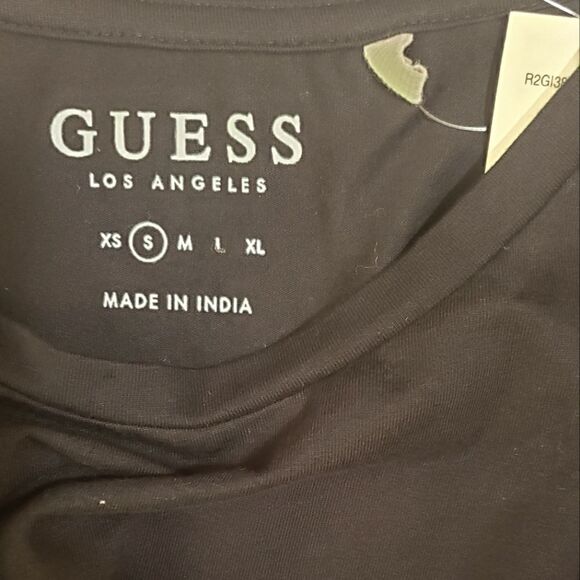 Guess Classic Logo T-Shirt   - Picture 6 of 6